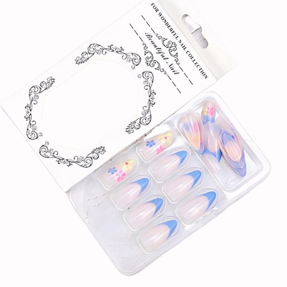 Nail the Style Game with Press-Ons, Lashes, and Magnetic Magic! - Picture 2 of 6